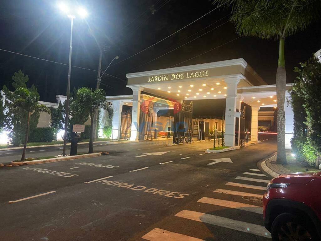 Casa em condomínio à venda no Jardim dos Lagos: