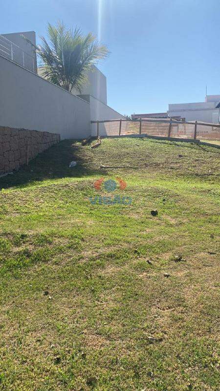 Terreno em condomínio à venda no Jardim Santa Rita: 