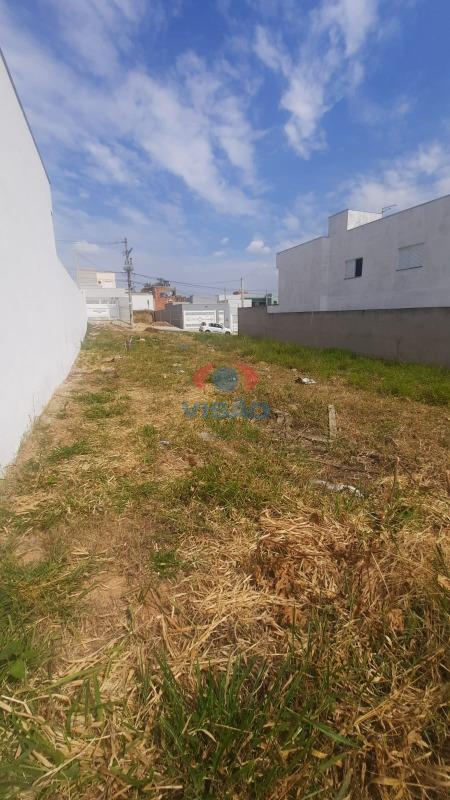 Terreno à venda no Jardim das Maritacas: 