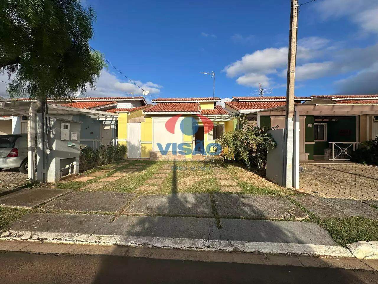 Casa em condomínio à venda no Jardim Pedroso: 