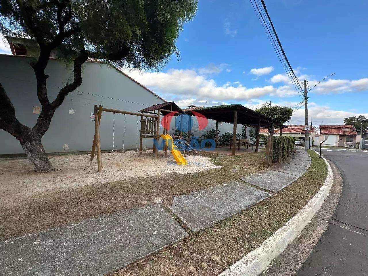 Casa em condomínio à venda no Jardim Pedroso: 