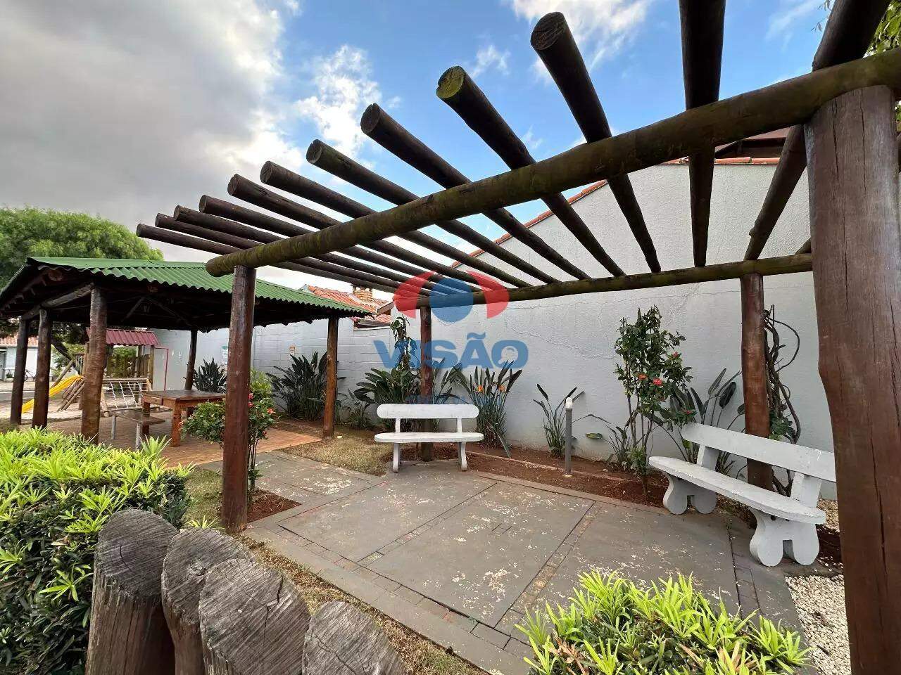 Casa em condomínio à venda no Jardim Pedroso: 