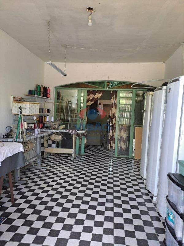 Casa à venda no Vila Brizzola: CASA DA LATERAL ESQUERDA