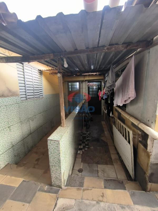 Casa à venda no Vila Brizzola: CORREDO PRA 2 CASAS NOS FUNDOS