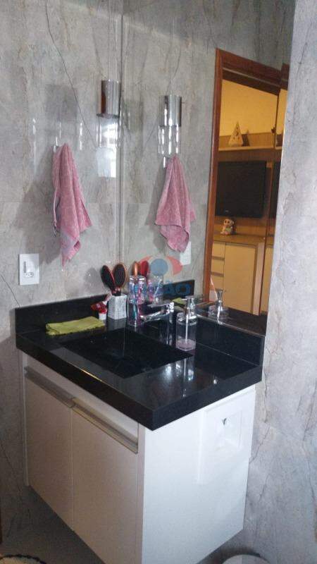 Casa em condomínio à venda no Jardim Mantova: