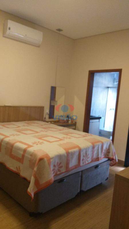 Casa em condomínio à venda no Jardim Mantova: