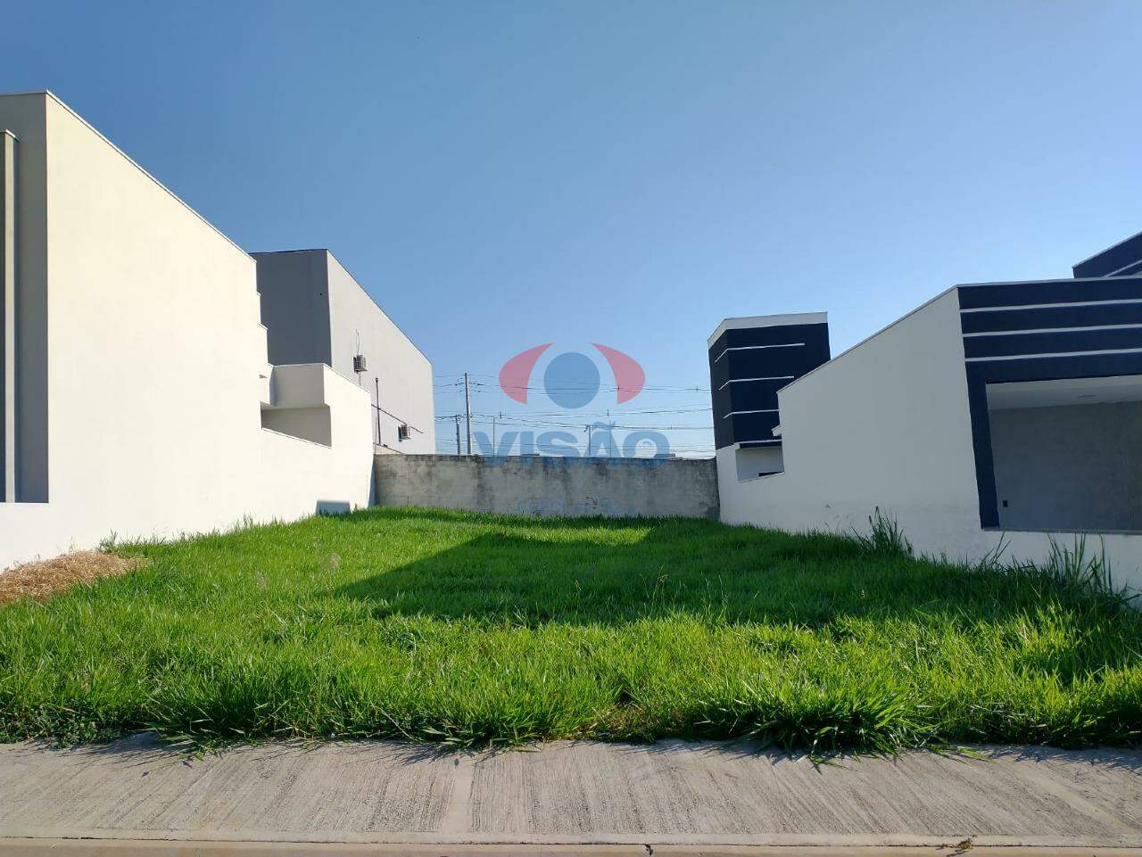 Terreno em condomínio à venda no Jardim Residencial Dona Maria José: 
