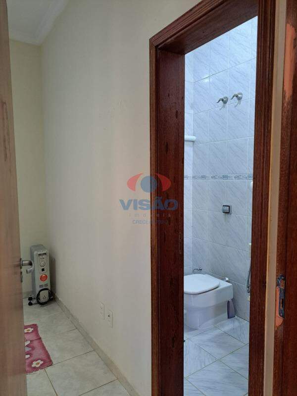 Casa em condomínio à venda no Jardim Portal de Itaici: 
