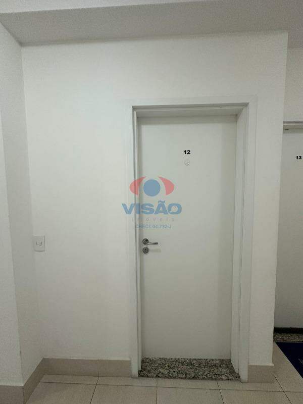 Apartamento para aluguel no Jardim Santiago: PORTA DE ENTRADA