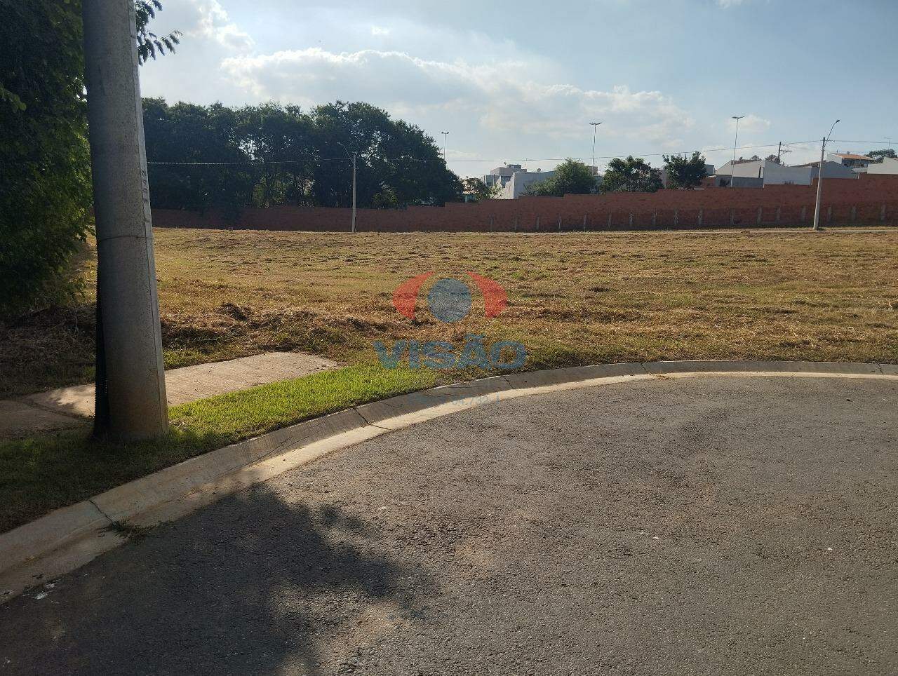 Terreno em condomínio à venda no Itaici: 