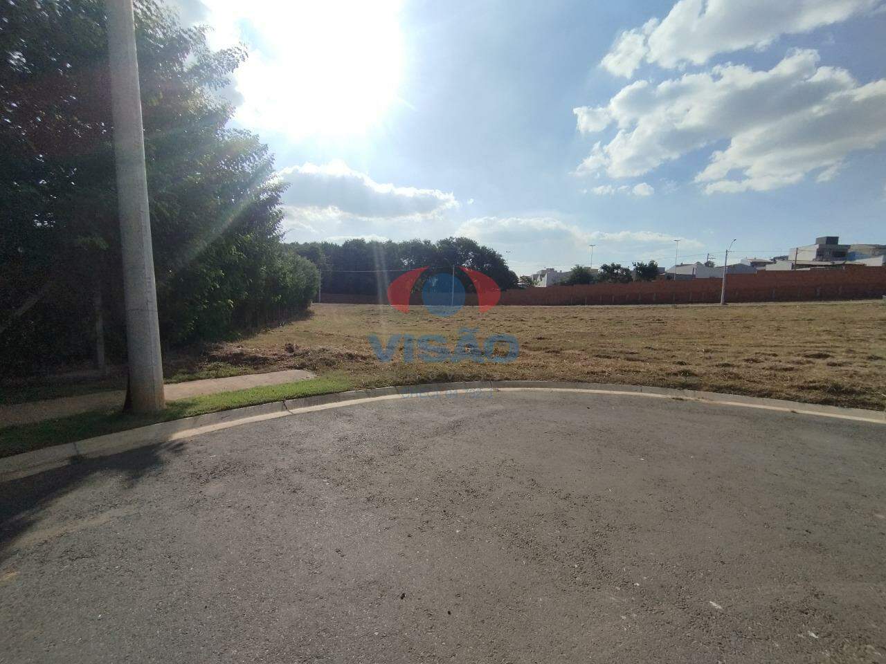 Terreno em condomínio à venda no Itaici: 