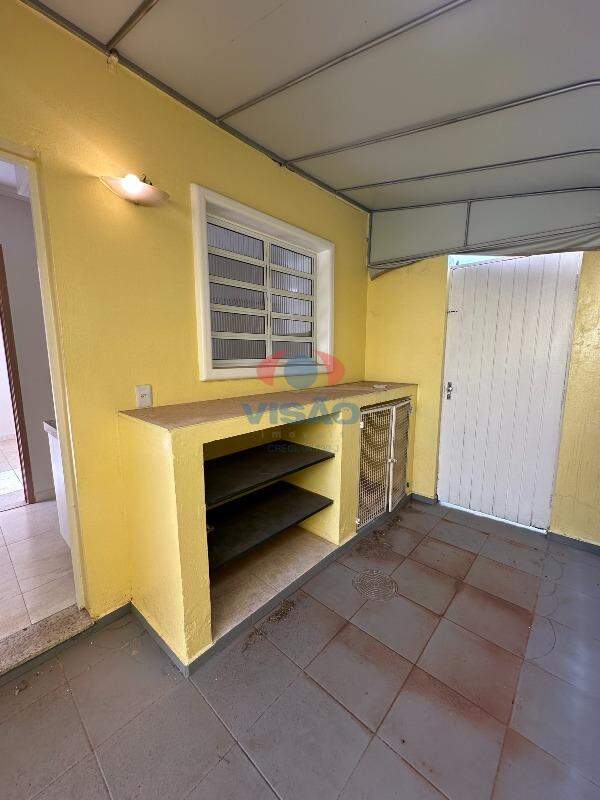 Casa em condomínio para aluguel no Jardim Pedroso: 
