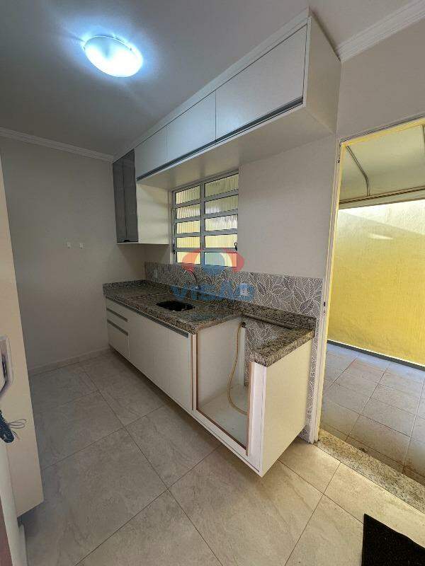 Casa em condomínio para aluguel no Jardim Pedroso: 