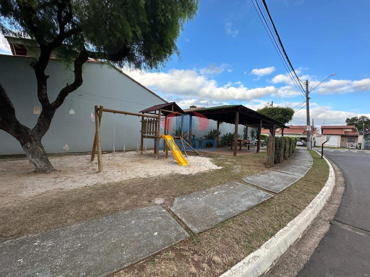 Casa em condomínio para aluguel no Jardim Pedroso: 