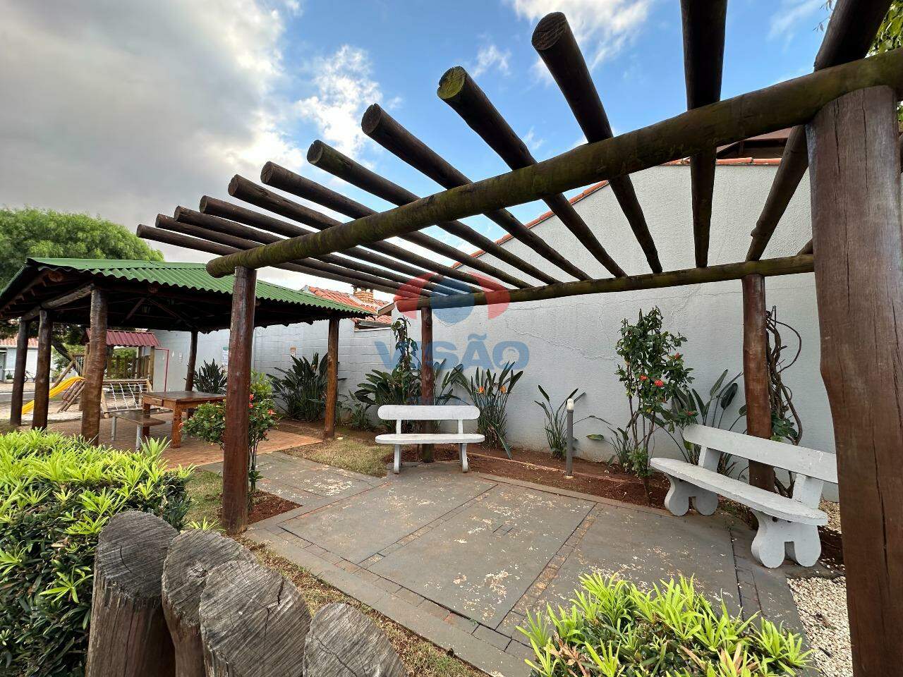 Casa em condomínio para aluguel no Jardim Pedroso: 