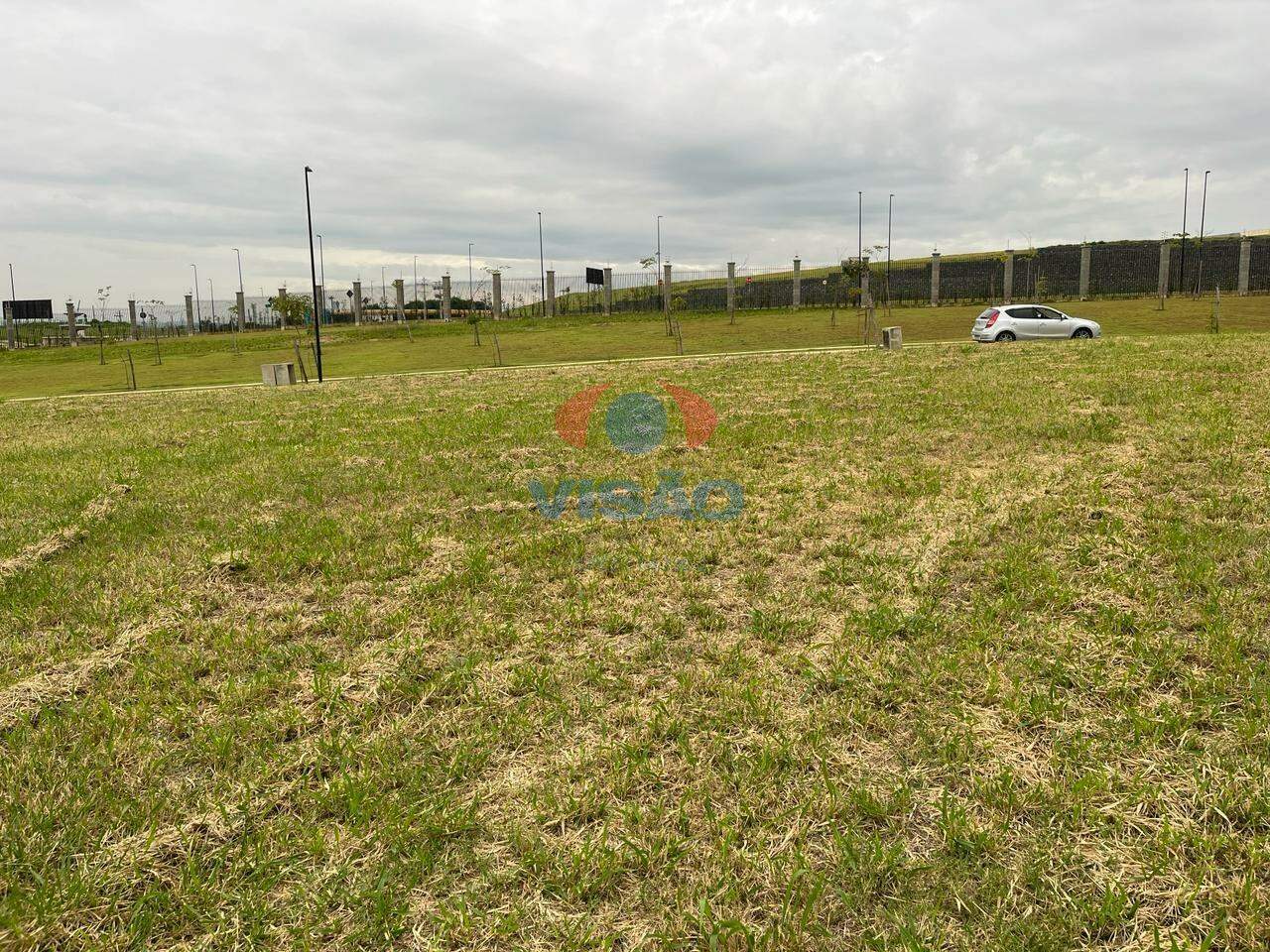 Terreno em condomínio à venda no Parque Villa dos Pinheiros: 