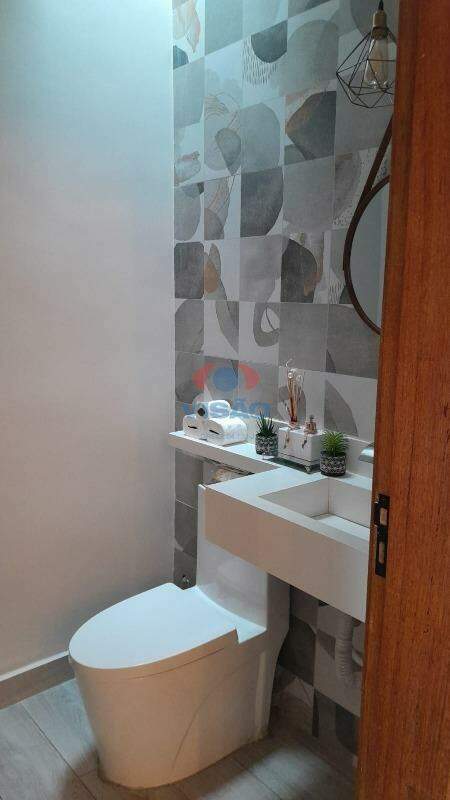 Casa em condomínio à venda no Jardim Laguna: 