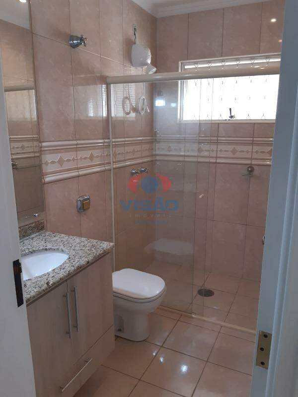 Casa à venda no Jardim Recanto do Valle: Banheiro Social