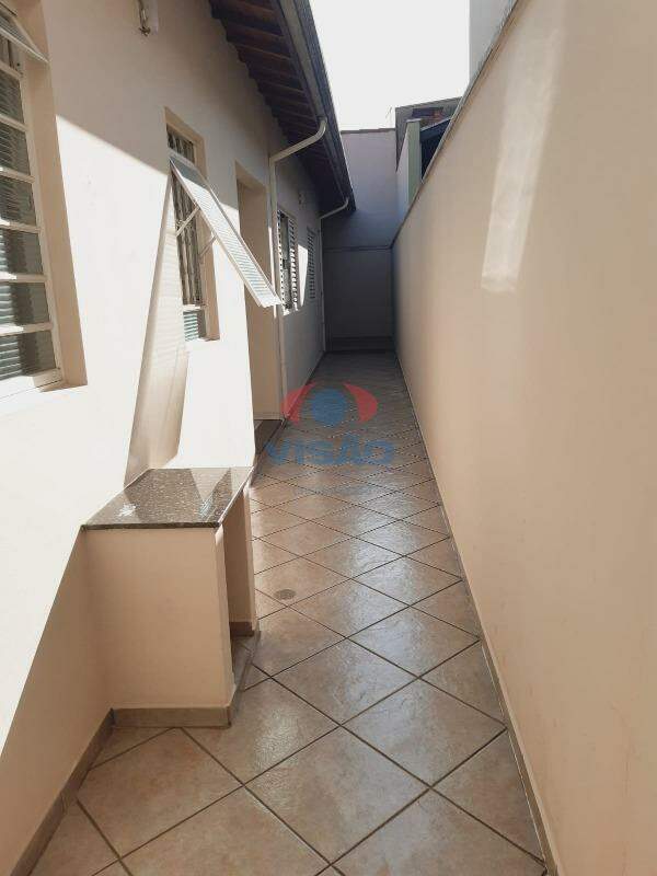 Casa à venda no Jardim Recanto do Valle: Corredor externo