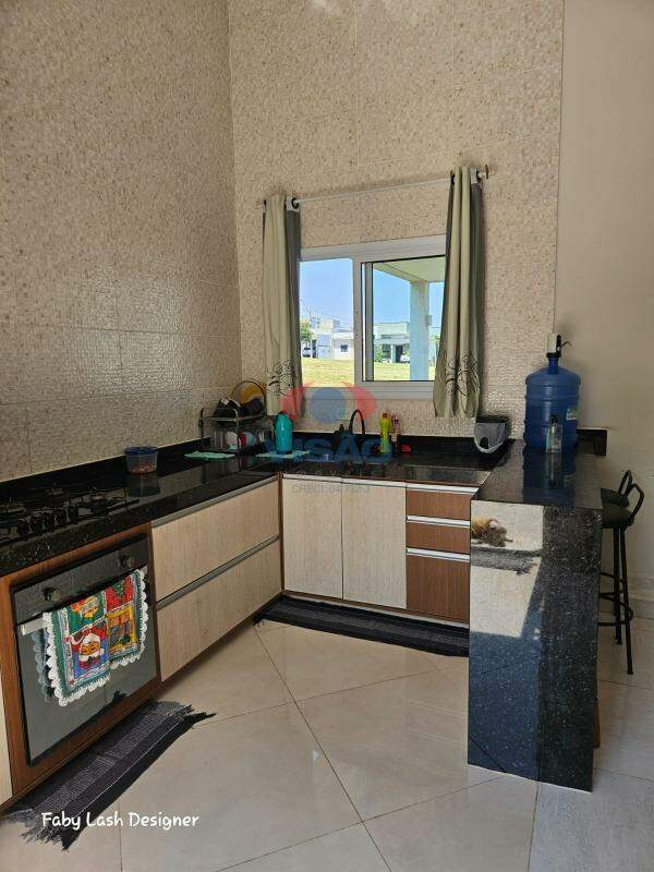 Casa em condomínio à venda no Jardins do Império: 