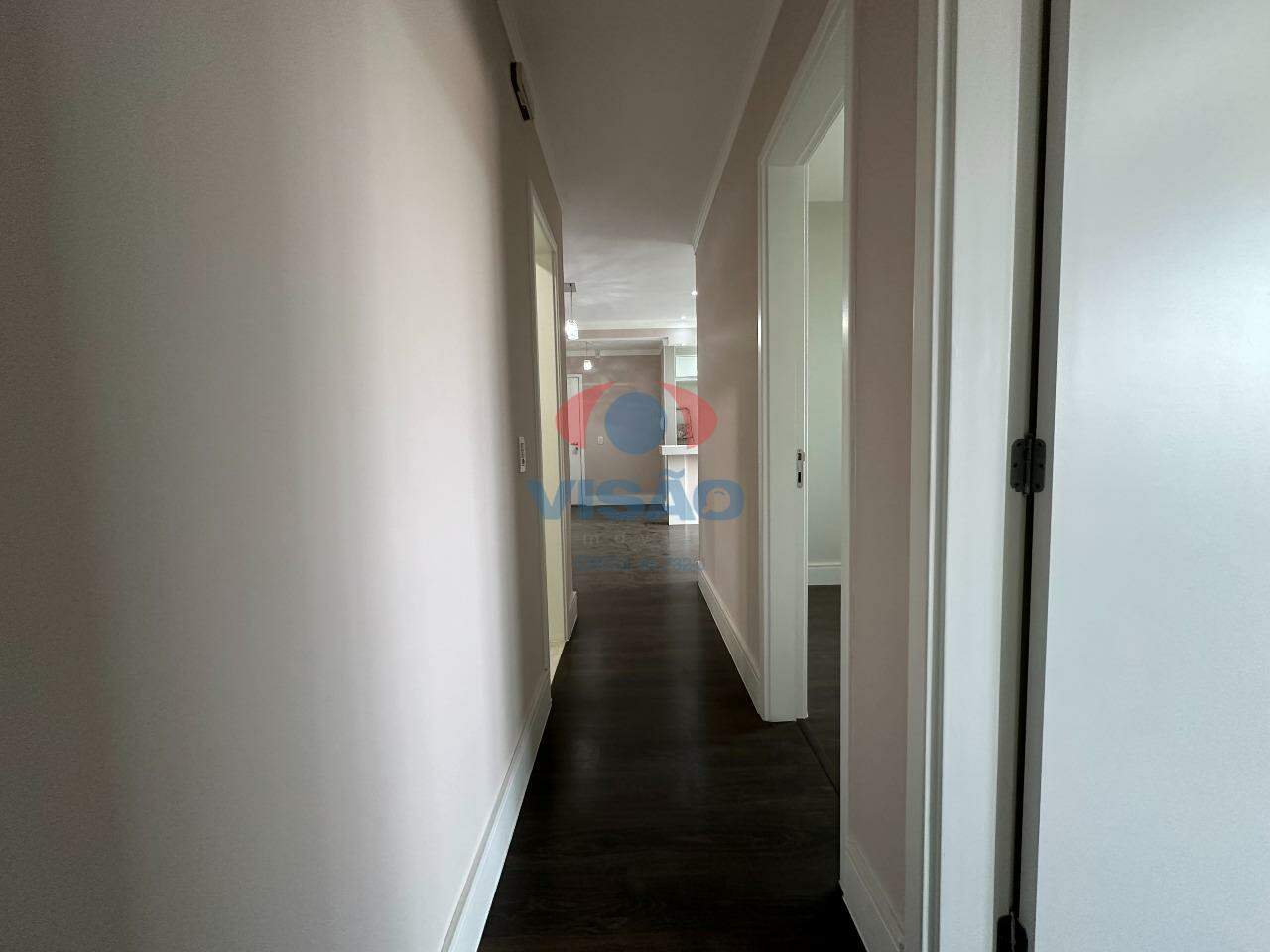 Apartamento para aluguel no Bairro Pau Preto: Corredor interno
