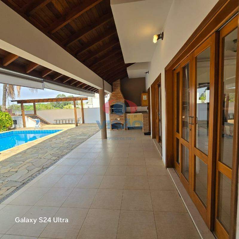 Casa em condomínio à venda no Chácara Areal: 