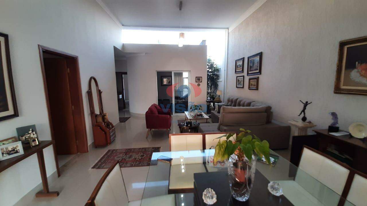 Casa em condomínio à venda no Residencial Beira da Mata:
