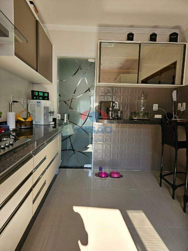 Casa em condomínio à venda no Chácara Belvedere: 