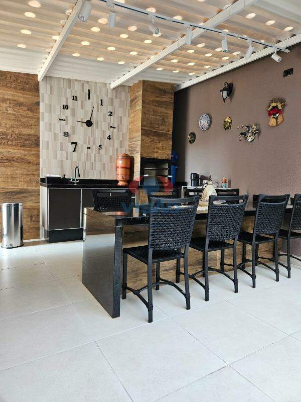 Casa em condomínio à venda no Chácara Belvedere: 