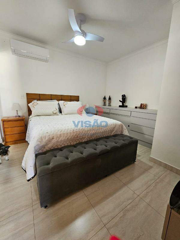 Casa em condomínio à venda no Chácara Belvedere: 