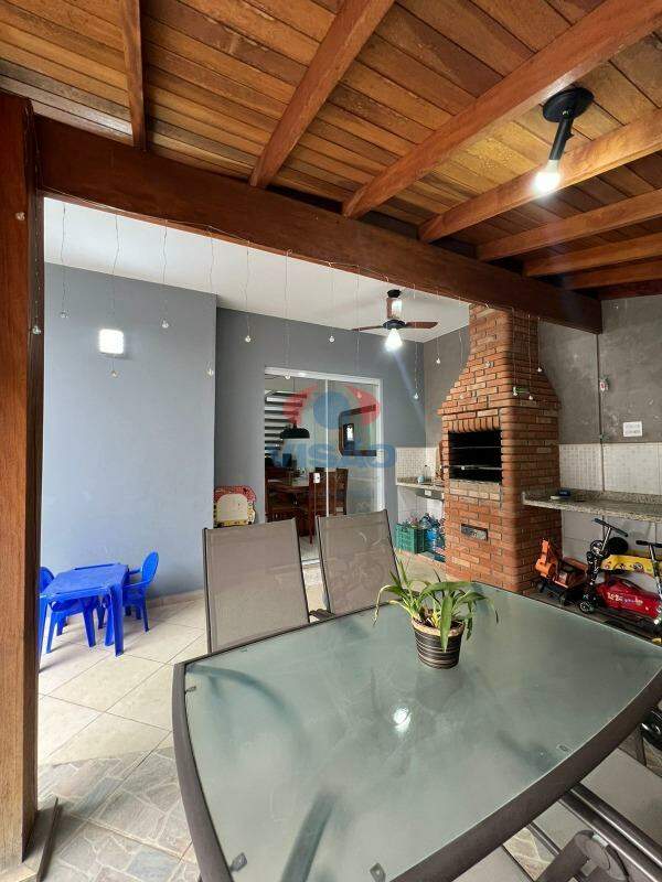 Casa em condomínio à venda no Villaggio Di Itaici: 