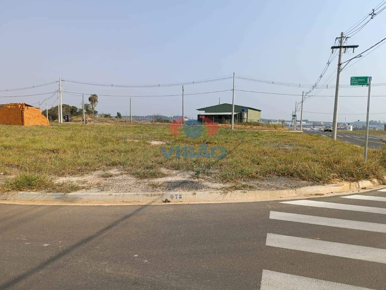 Terreno à venda no Parque Residencial Sabiás: 