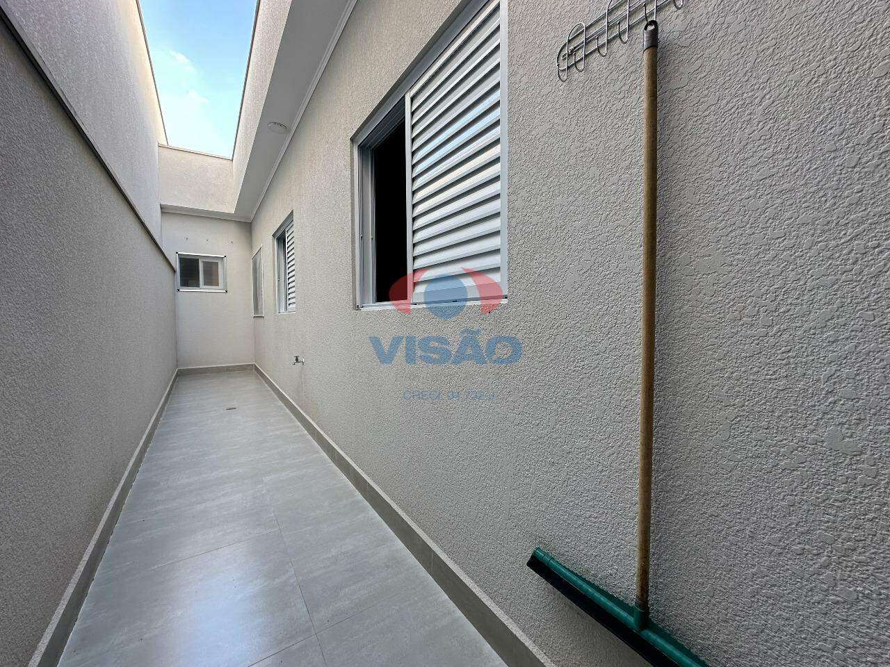 Casa para aluguel no Jardim Regente: Corredor externo