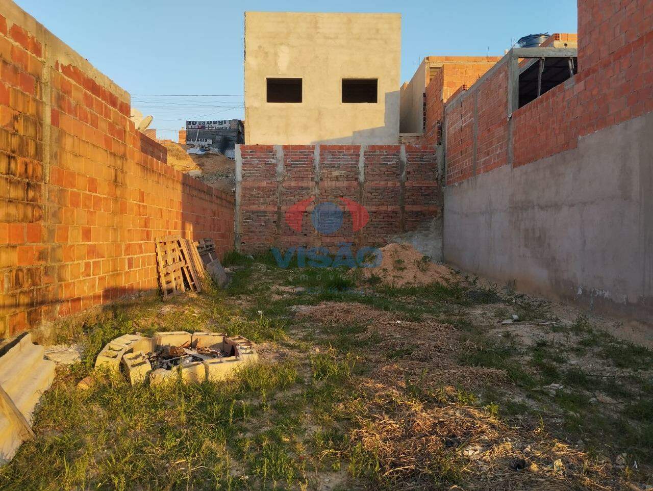 Terreno à venda no Parque Residencial Sabiás: 