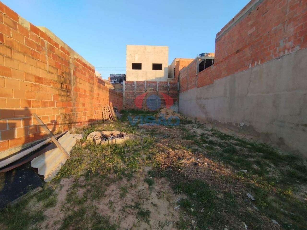Terreno à venda no Parque Residencial Sabiás: 