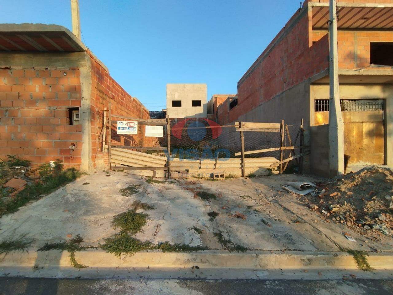 Terreno à venda no Parque Residencial Sabiás: 