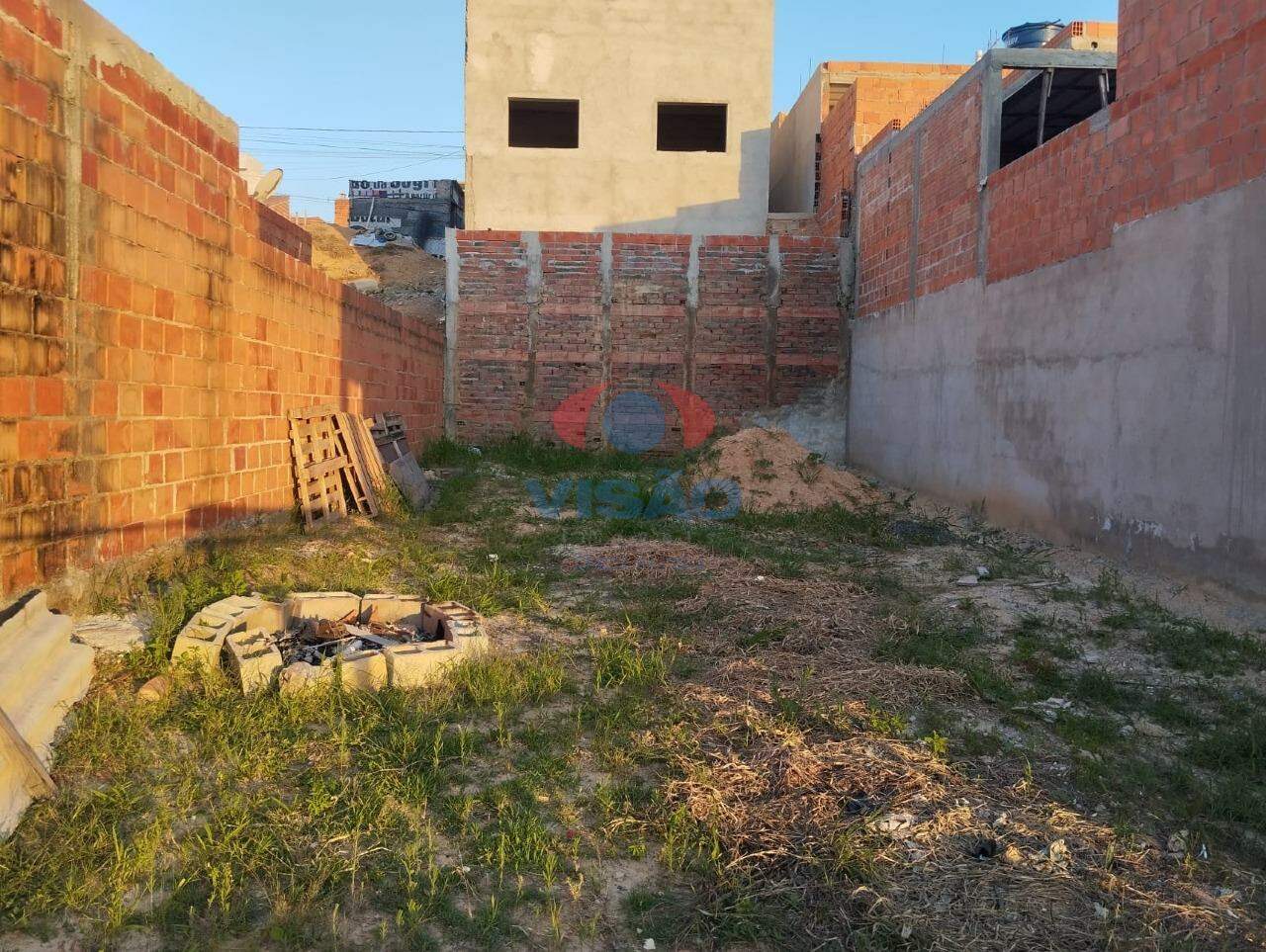 Terreno à venda no Parque Residencial Sabiás: 