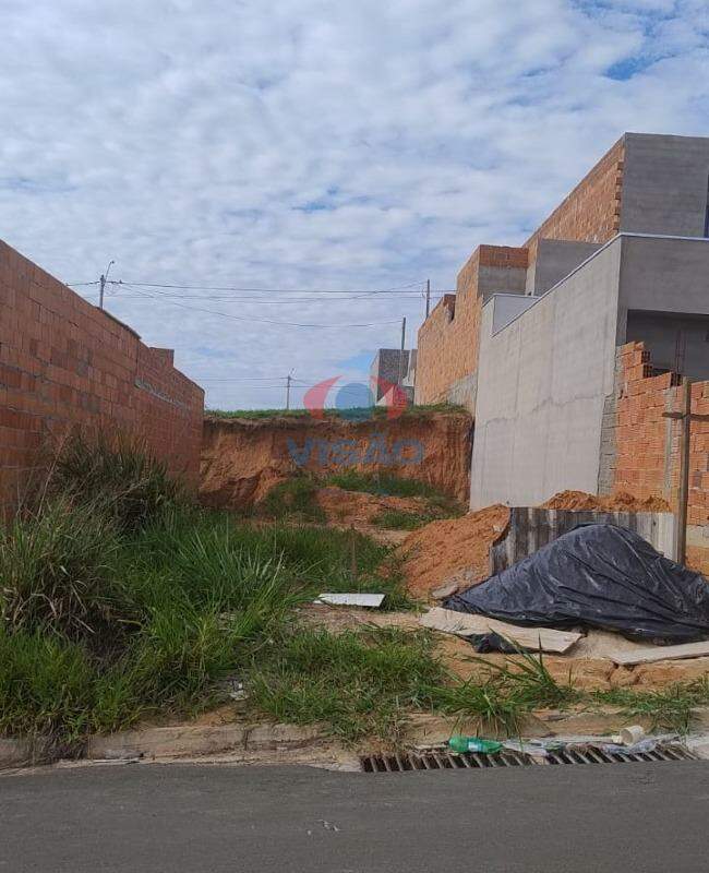 Terreno à venda no Parque Barnabé: 