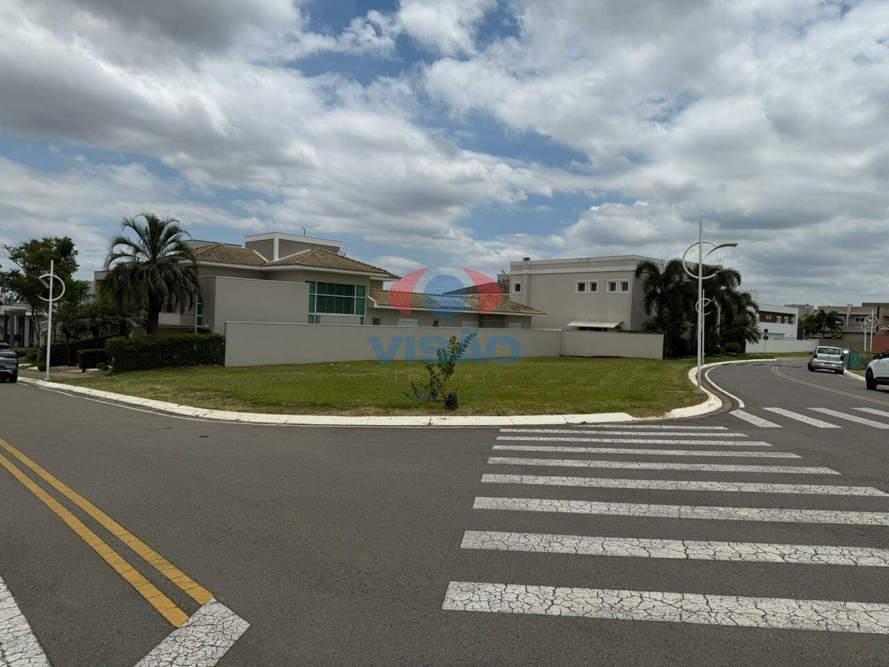 Terreno em condomínio à venda no Vila Suíça: 