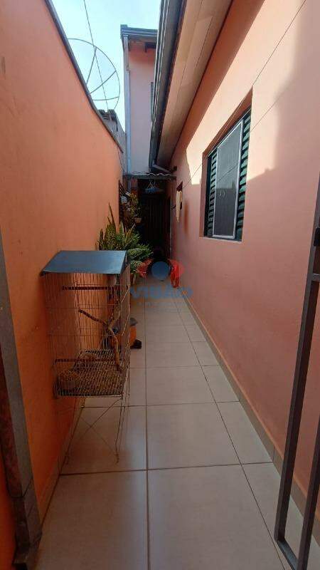 Casa à venda no Jardim Flórida: CORREDOR EXTERNO