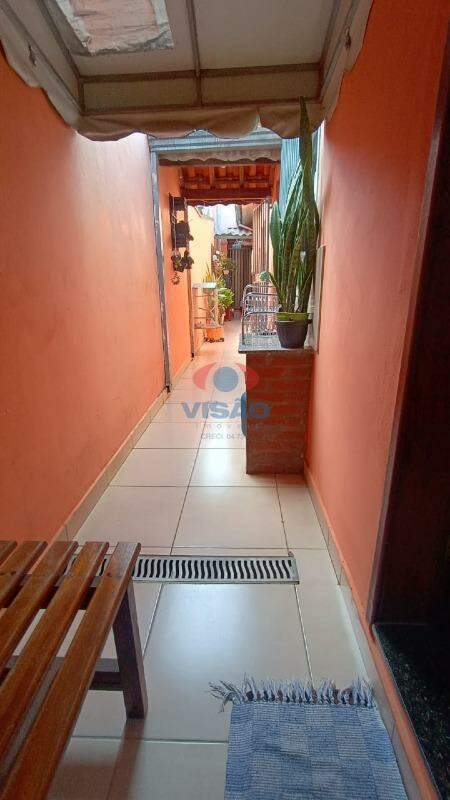 Casa à venda no Jardim Flórida: CORREDOR EXTERNO