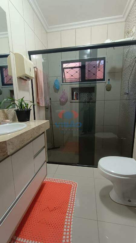 Casa à venda no Jardim Flórida: BANHEIRO