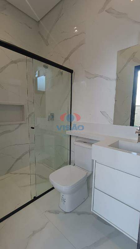 Casa - Sobrado à venda no Jardim Piemonte: banheiro externo