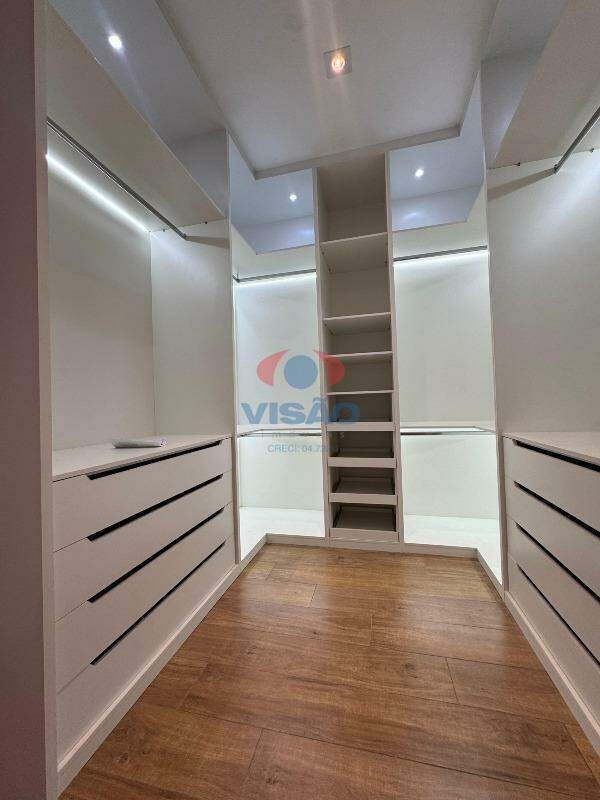 Casa - Sobrado à venda no Residencial Central Parque: CLOSET