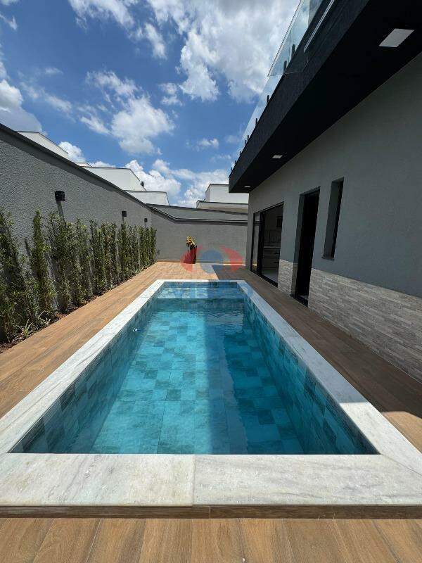 Casa - Sobrado à venda no Residencial Central Parque: PISCINA