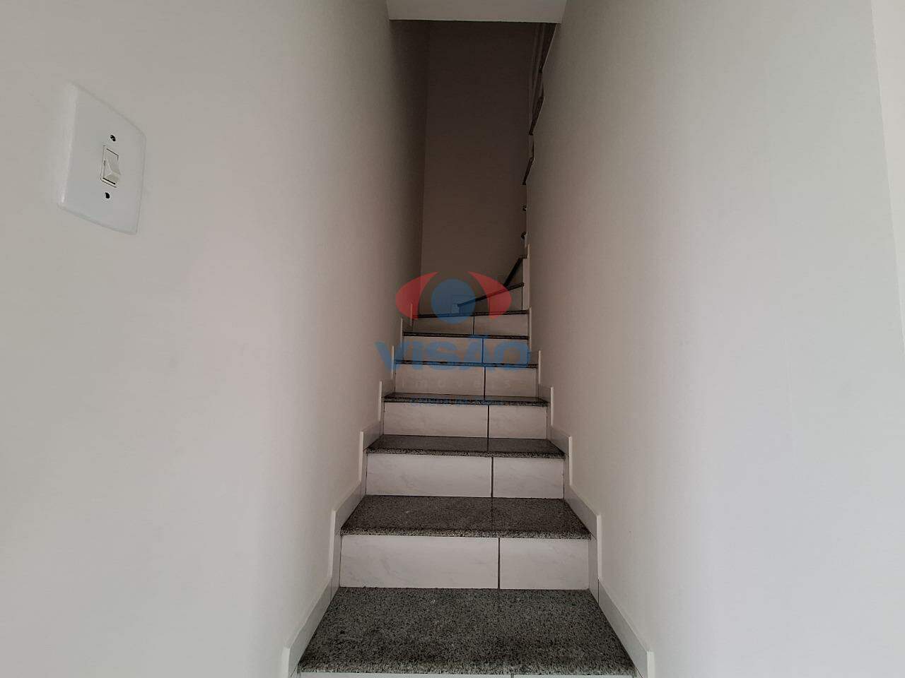 Casa em condomínio para aluguel no Parque São Tomaz de Aquino: Acesso piso superior