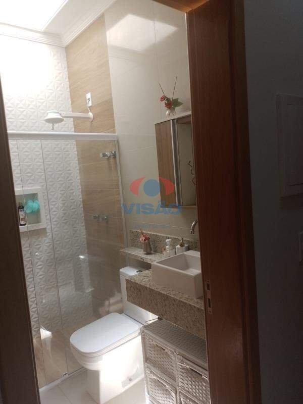Casa em condomínio à venda no Jardins do Império: 