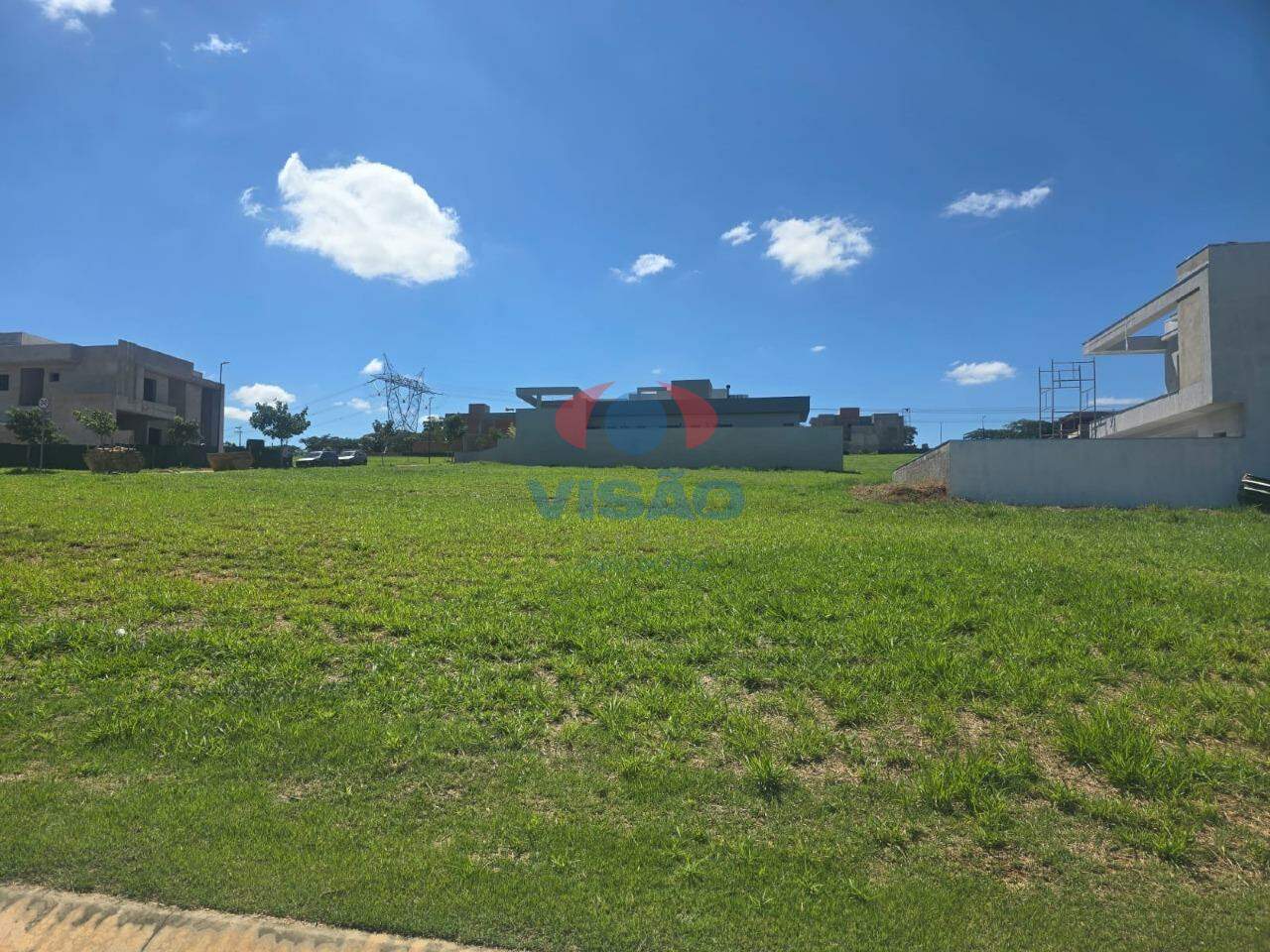 Terreno em condomínio à venda no Chácara Alvorada: