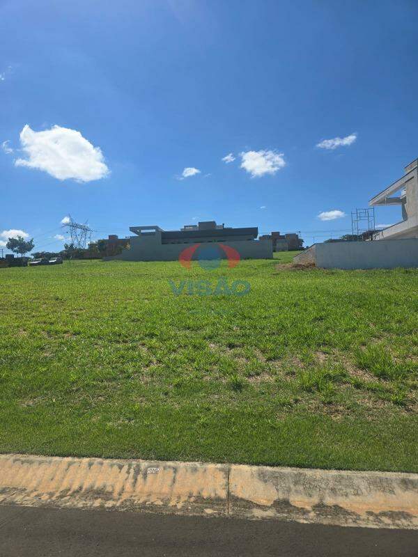 Terreno em condomínio à venda no Chácara Alvorada: