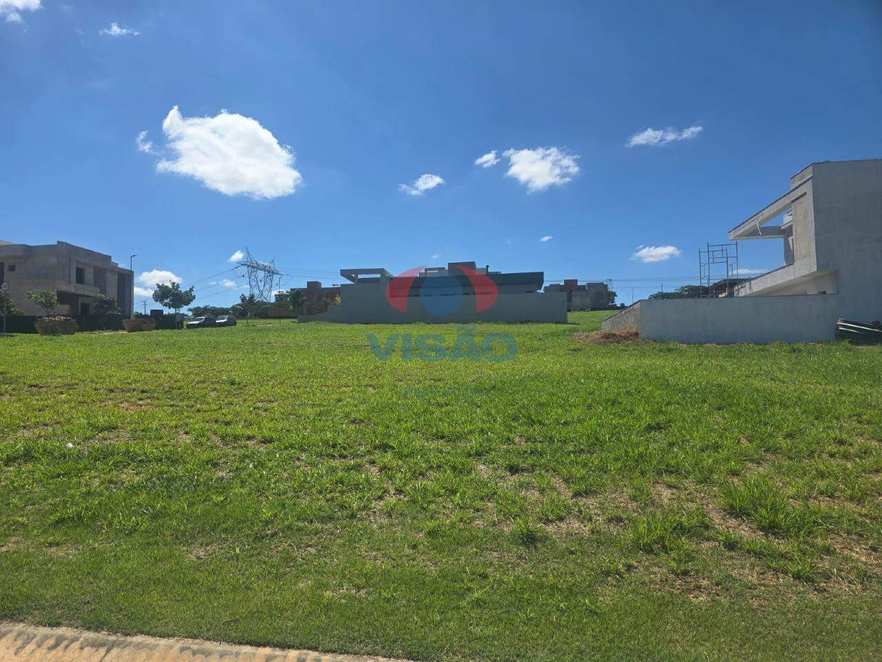 Terreno em condomínio à venda no Chácara Alvorada: